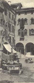 Cartolina di Piazza Mercato o delle Erbe nel 1922