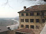 Da Piazza Castello panorama sulla valle del Piave; uno dei palazzi del Comune