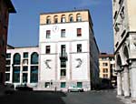 Da Piazza Duomo a Piazza Castello:il palazzo delle Poste 