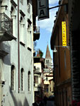 Via Carrera - sullo sfondo il campanile della chiesa di santo stefano